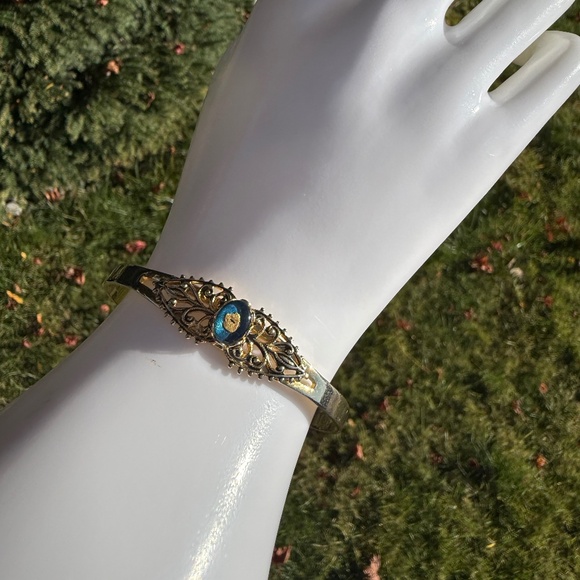 Vintage Cuff Gold Tone Bracelet Unbranded Filigree Art Deco Blue No Markings. - Picture 1 of 10